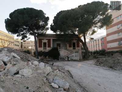 ...adesso sostituito da montagne di macerie